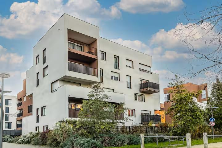 a730bf05-40e5-4b2f-a570-913f34152184-1